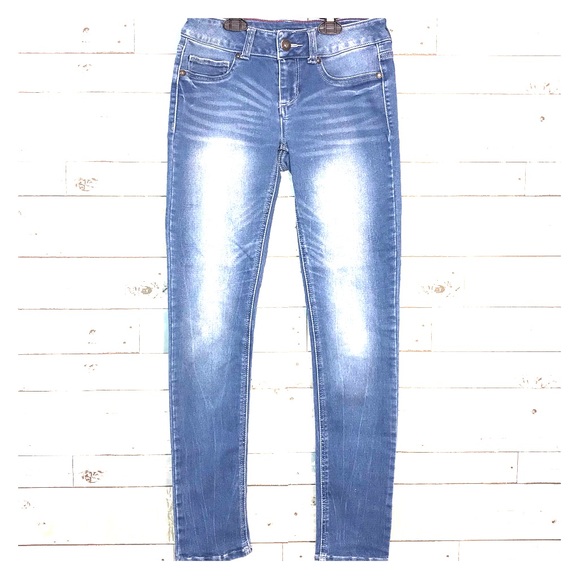 Maurices Denim - Maurice’s skinny light wash jeans small       0097